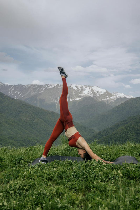 A 2026 style and budget guide to affordable yoga clothes in New York State, covering fabric quality tips, must-have budget pieces, capsule wardrobe advice, and top value picks from Kincey Store.