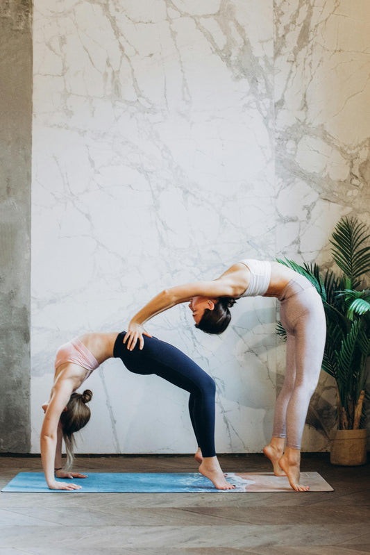 A 2026 ultimate guide to the best yoga clothes for women in Florida, covering heat-ready fabrics, seamless construction, ventilation features, lifestyle outfit picks, and activewear care tips from Kincey Store.
