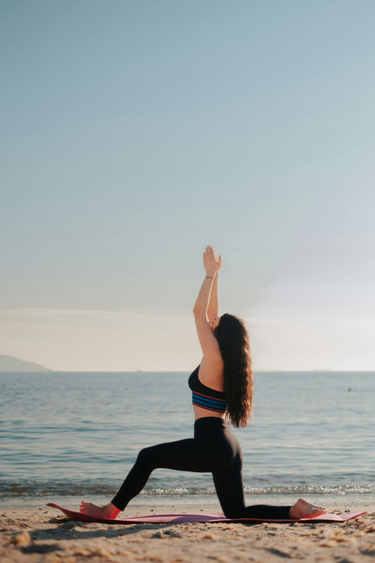 An expert guide on how to choose yoga pants in New York State in 2026, featuring fabric tips, seamless activewear benefits, fit advice, and top product picks from Kincey Store.