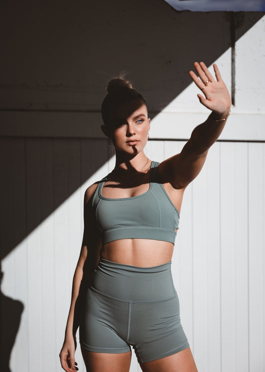 Riverside Resilience: Why the Best Yoga Clothes for Boston Harbor Wellness Bridge the Gap Between City and Water