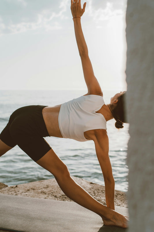 A 2026 performance guide to high-quality yoga clothing in New York State, covering premium fabrics, construction features, activity-based fits, and top activewear picks from Kincey Store.