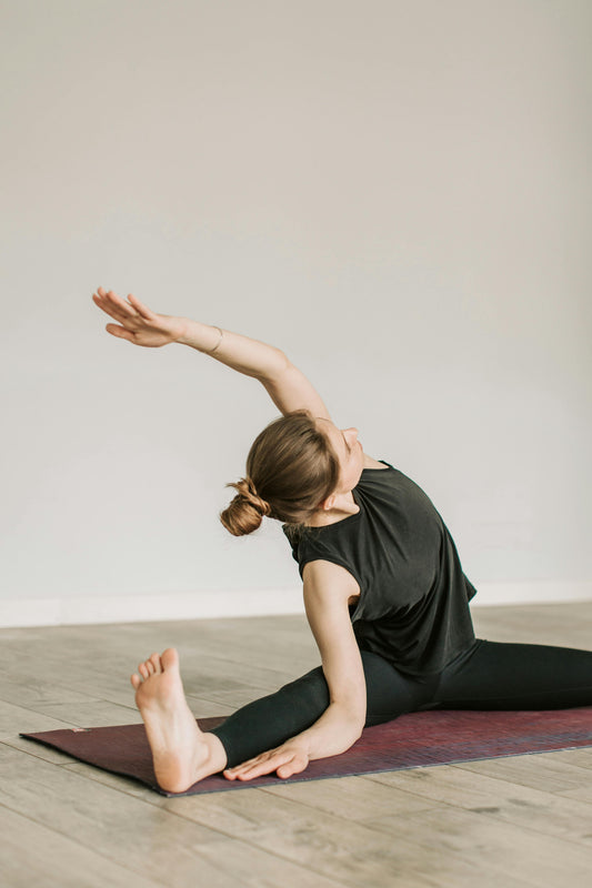 A 2026 Atlanta wellness yoga clothes guide featuring Kincey Store's buttery soft V-waist leggings, moisture-wicking seamless sets, and squat-proof activewear for the BeltLine, Piedmont Park, and Midtown studio sessions.