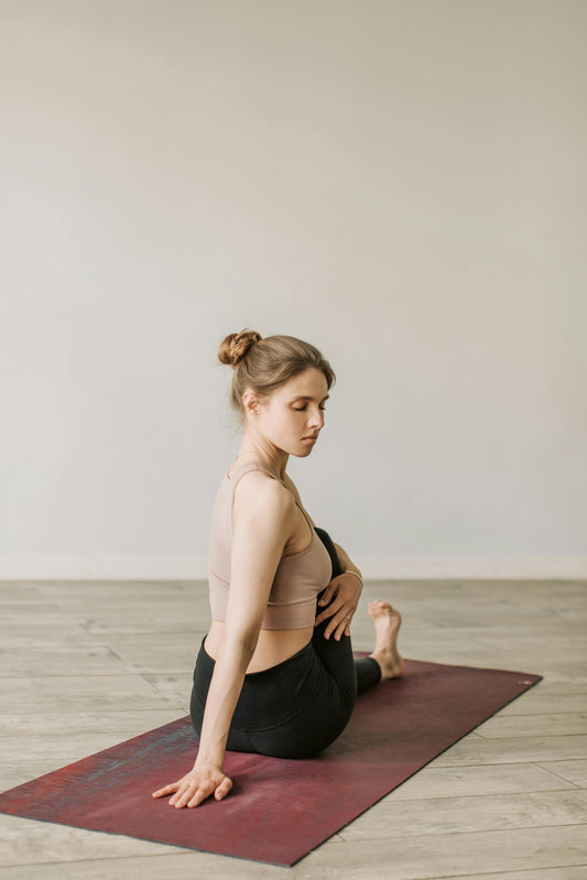 Woman wearing Kincey Store Aero-Cloud V-front leggings in charcoal grey practicing yoga on the Pacific Northwest coast, with misty Cascade mountains and evergreen forest in the background