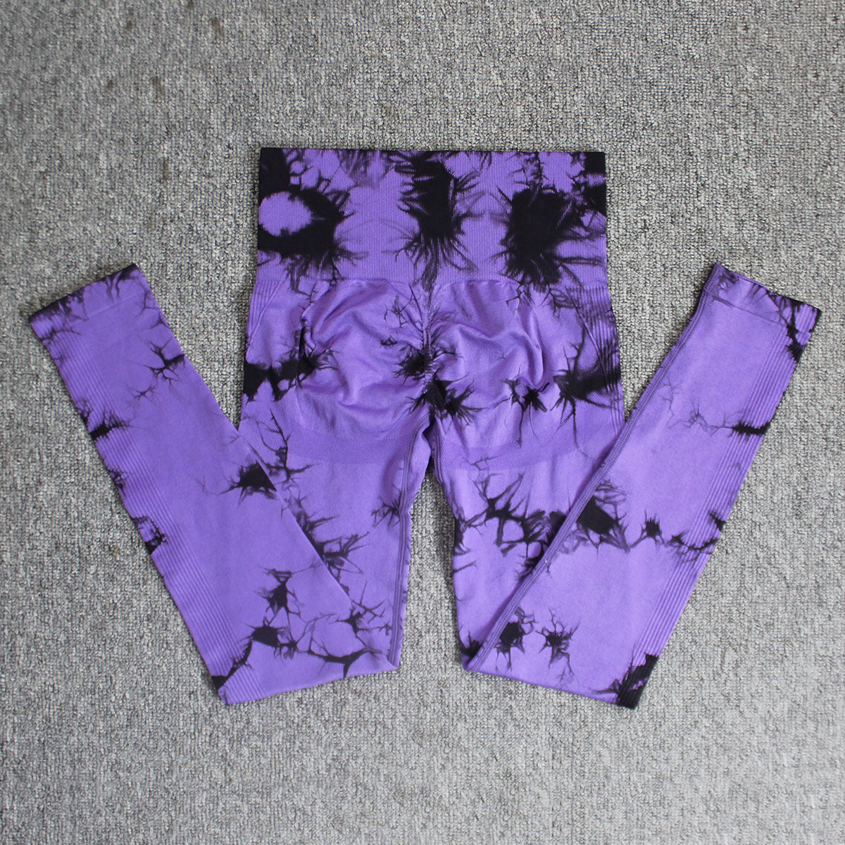 Vibrant seamless tie-dye yoga pants with high waist and peach hip lifting design. High-elastic compression leggings perfect for yoga and fitness.