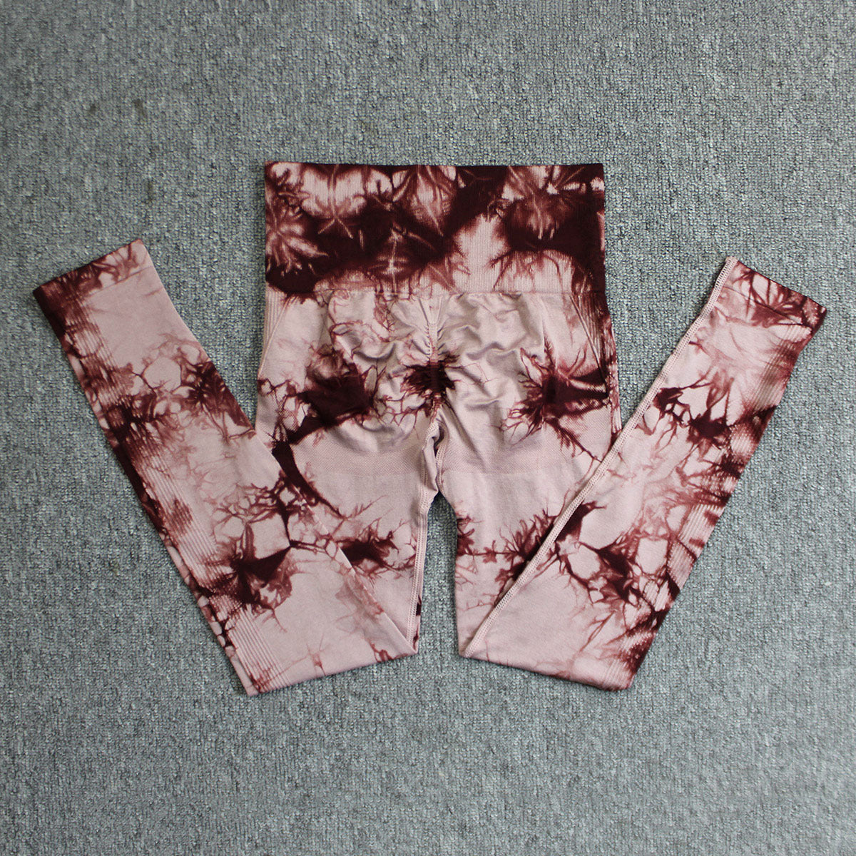 Vibrant seamless tie-dye yoga pants with high waist and peach hip lifting design. High-elastic compression leggings perfect for yoga and fitness.