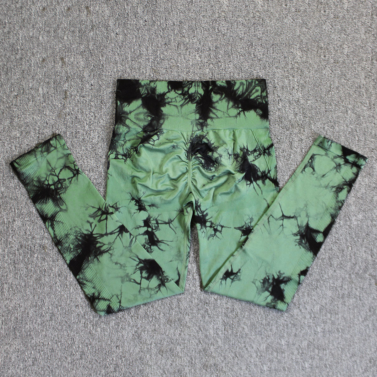 Vibrant seamless tie-dye yoga pants with high waist and peach hip lifting design. High-elastic compression leggings perfect for yoga and fitness.