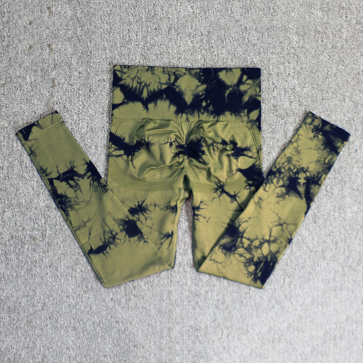 Vibrant seamless tie-dye yoga pants with high waist and peach hip lifting design. High-elastic compression leggings perfect for yoga and fitness.